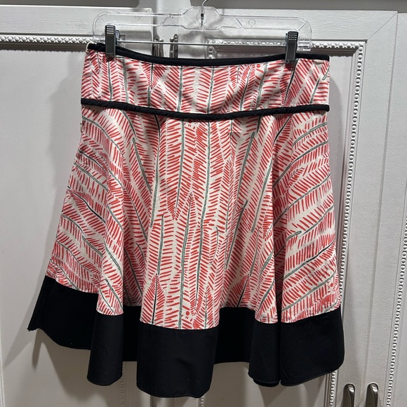 Elegant Black and Red A-Line Skirt - Picture 2 of 4